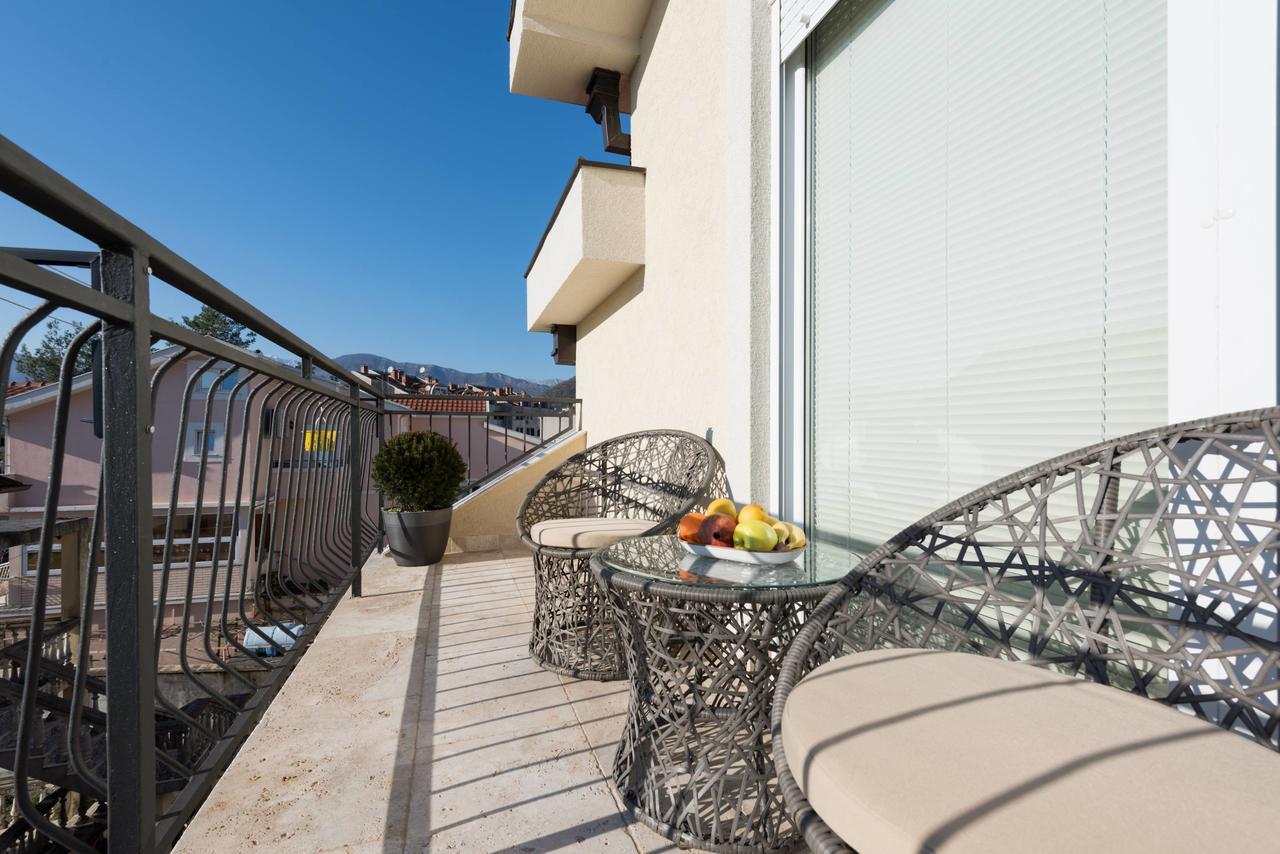 42° North Apartments Tivat Exteriör bild